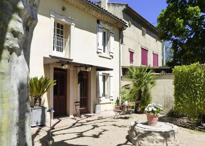 Cozy Noves Home With Pool Access