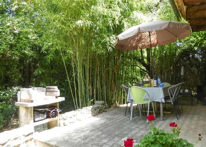 Cozy Noves Home With Pool Access